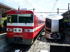 リバティと並ぶ1800系臨時電車。