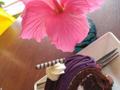 そしてホテル入口のすぐ向かいにあるお菓子御殿へ
