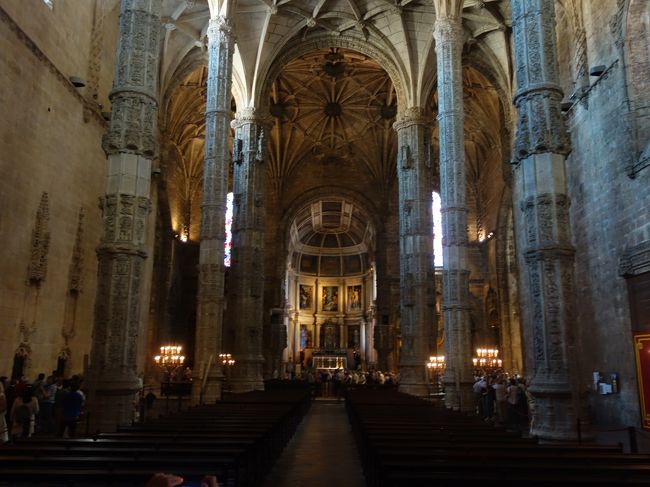 中に入るのもたいへん。