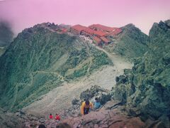 槍ヶ岳頂上よりの槍岳山荘