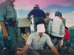 槍ヶ岳頂上（狭い所に沢山の人がいます。）