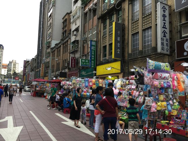 寧夏夜市<br /><br />ホステルまでゆっくり歩いてかえります。