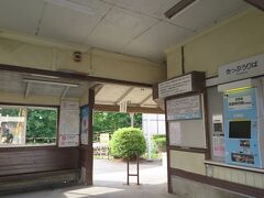 名古屋の大手私鉄なのに、駅員もいないし、自動改札もない。
昭和の地方駅のような佇まい...
