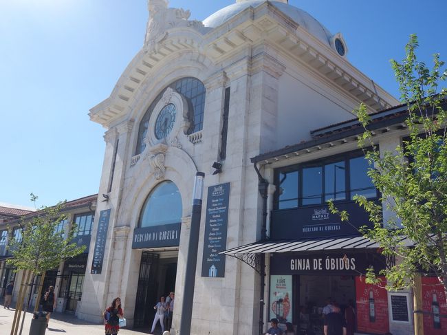 市場をあとに，街歩きを続けます。