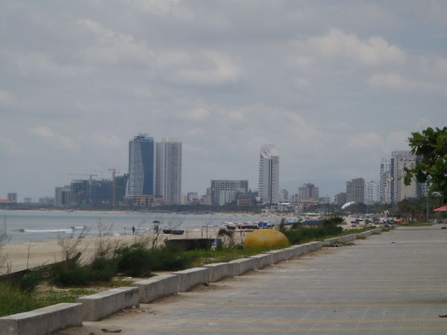 暑い日差しの中で、行動するのは旅行者だけなのか？