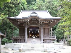 御霊神社　社殿

こちらの境内でも紫陽花が楽しめるのですが、まだ全然咲いていませんでした。