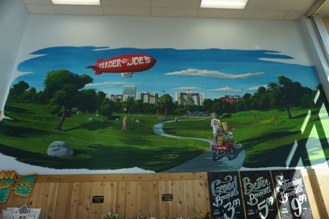 昼過ぎにバスで空港を出発して、このオーガニックのスーパーマーケットへ来ました。