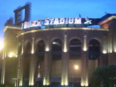 ブッシュスタジアム！（Busch Stadium ）
ミズーリ州セントルイスにある
セントルイス・カージナルスの本拠地である。 