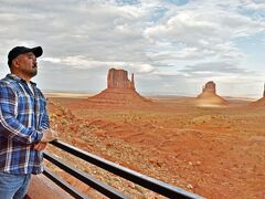 ホテルはもちろん、最高の眺めを提供してくれるThe View Hotel。

三階建てのホテルですが、最上階はスタービュールームといい、バルコニーの天井部分が出っ張ってないので、視界が広がり最高の眺めを提供してくれます。
しかし、一泊36,000円也（泣

ホテルの部屋自体はさほど広くはないけど、ここは眺めにお金を払ったと思えば。
そうそう何度も来れる場所でもないですしね。