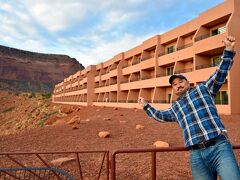 今回宿泊したThe View Hotelの外観はこんな感じ。
Star View Roomは最上階になります。

そんなに部屋数があるホテルではないので、旅行が決まったら早めの予約が必要です。当方も4ヶ月前には予約入れました。
※予約キャンセルすると、どのタイミングであろうと違約金が取られますので覚悟の上、予約してください。
