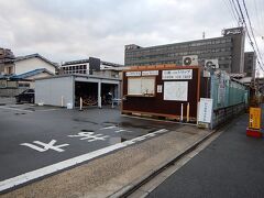 夜行バスにて京都に早朝到着。
今回利用させていただいたのは「京都ecoトリップ」さん。
駅から近く、早朝料金＋３００円で６：３０から利用できる。