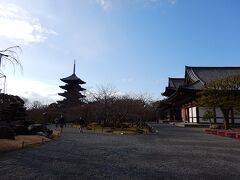 続いて東寺に到着。境内にある洛南高校の通学と一緒になる。
金堂や講堂、五重塔など見ごたえがあり、ここは拝観に時間を取った。
食堂（じきどう）に御朱印所がある。