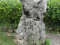 ふばかり石(人頭税石）
昔この石より身長が高くなったら人頭税が徴収されるように
なったと記載されておりました。