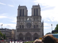 ノートルダム大聖堂 
パリを離れた後に
こちらで事件があったようで驚きました。