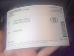 駅で聞いたところ、電車の距離の場所にグランプラスはあるそうで。
切符を購入して電車へ。