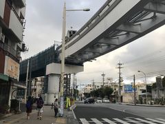 そして、またまた降り立ったことのない駅、首里へ。
ゆいレールの終着駅ですが、延伸工事中。
まだまだ伸びるようです。