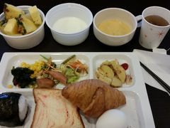 　2017年6月8日（木）朝から雨　旅行4日目
　朝からぽつぽつ降っています。
朝食は「軽食」という口コミでしたが、種類も多く、しっかりお腹一杯頂きました。

　