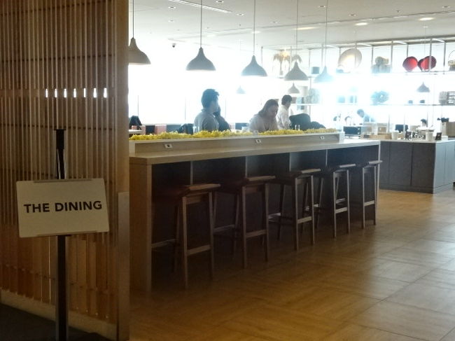 ダイニングの奥の方は満席です。