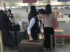 中部国際空港JAL国内線チェックインカウンター