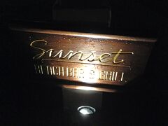 食後はこちらで。

サンセットビーチバー。
すっかり日が暮れちゃってサンセットはみられませんが。