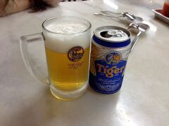 5日目。
今日は起きたら10時過ぎてました…

なんか、ずーーーんと体が重い。
さすがに、バリでの2日連続マッサージが
逆効果だったような気も。

ホテル直結のマリーナスクエアでランチ。

タイガービール。