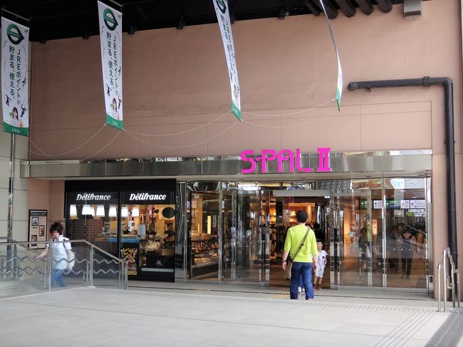 宮城県仙台市『エスパル 2仙台店』の写真。<br /><br />こちらにも入ってみます。<br /><br />都内でよくお買い物をするショップがいくつか入っています。<br /><br />可愛いスカートがあったけど、試着している時間はないので、東京に戻ってから<br />見に行こう。