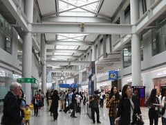 仁川着いた。
仁川も10年ぶり。
相変わらず綺麗で大きくて人が多い！
