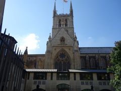 バラマーケットの手前にあった、サザーク大聖堂。ロンドン最古のゴシック建築だそうです。