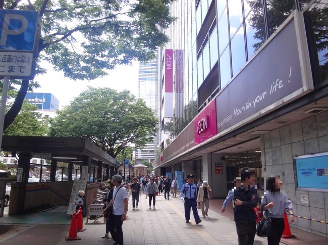 宮城県仙台市『イオン』仙台店の写真。<br /><br />お祭りでトイレに行きたくなってもいいように、この付近でパレードを鑑賞したいと<br />思います。（いつもトイレのことばかり書いていて笑われそう・・・焦）<br /><br />