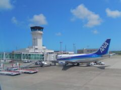 定刻通り新石垣空港に到着！
機外に出ると気温30℃の高温多湿の空気が押し寄せます。

