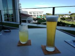 トロピックスラウンジでウエルカムドリンクを。
このあとホテル内の日本料理レストラン八重山で夕食を頂きました。
落ち着いた雰囲気のなかでゆっくりと食事が楽しめました。

