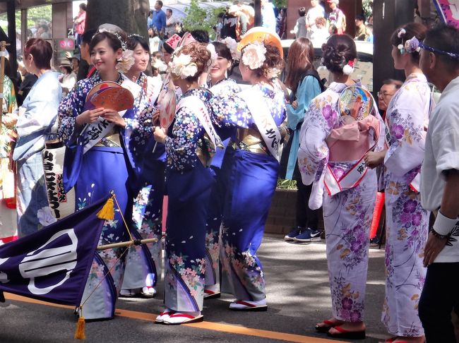宮城県仙台市「東北絆まつり仙台」2017のパレードの様子。<br /><br />狙いを定めて。<br />