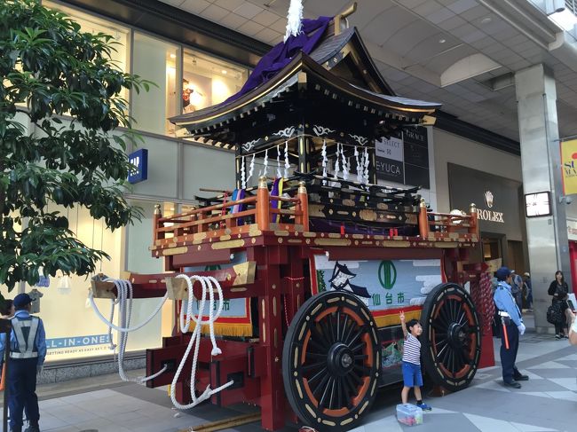 先程の山車が止まっています。