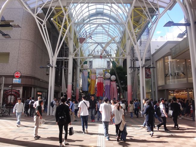 仙台と言ったら七夕ですよね。<br /><br />まだ6月ですが七夕の飾りがアーケードにぶら下げられています。