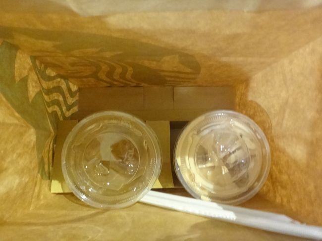 宮城県仙台市『仙台フォーラス』2F<br /><br />2016年10月21日、【幸せのパンケーキ】仙台フォーラス店がオープンしました。<br /><br />東京でも大人気のパンケーキ店。仙台店ができたことは仙台在住の方の旅行記で<br />知りました。<br /><br />スタバでアイスラテとアイスゆずシトラス＆ティーをテイクアウトします。