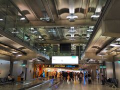 早朝4：30にスワンナプーム国際空港へ到着し、身支度をしてからトランジットエリアを通過。
早朝到着便は乗継時間が長いので（帰路も5時間強のトランジット予定）、次の旅行までにプライオリティパスの入手を誓った。