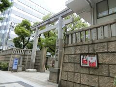 難波神社に到着。
この角度でしか、正面からの写真が撮れない感じでした。