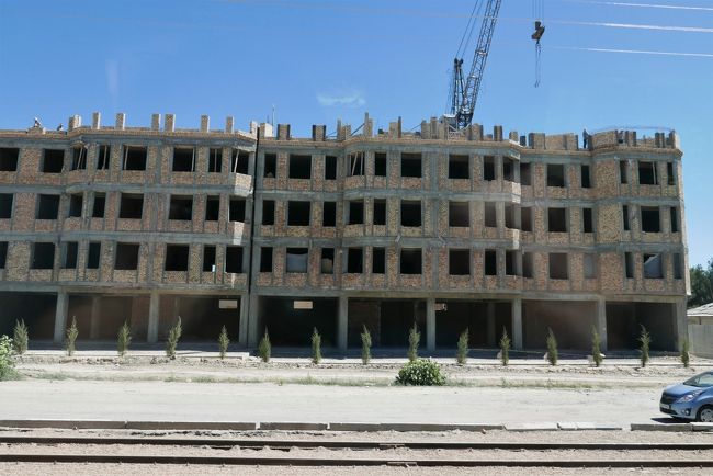 経済発展中の国らしく、建築中の建物をよく目にしました。