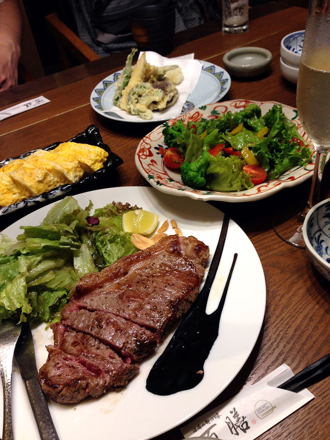 羽田の深夜便で出発です。<br />ラウンジごはんも毎度同じようなものばっかりで飽きたので、<br />江戸小路のレストランで夕飯。