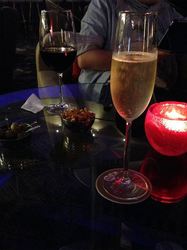 寝酒タイム。<br />ほんとはこの日は、寝酒なんて飲まなくても、<br />横になったら5秒で眠れるほど眠かったけど。<br /><br /><br />1日目、終了でございます。