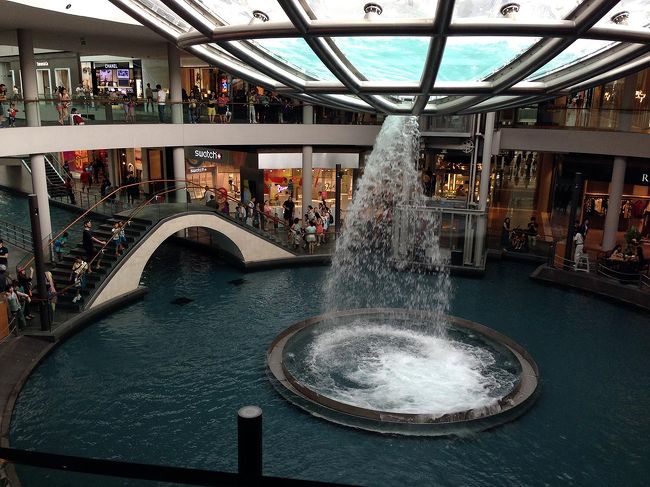 とりあえず、ココももう飽きたし疲れたなぁ…<br /><br /><br />歩かないで、涼しくて、楽しめるとこ行こう♪