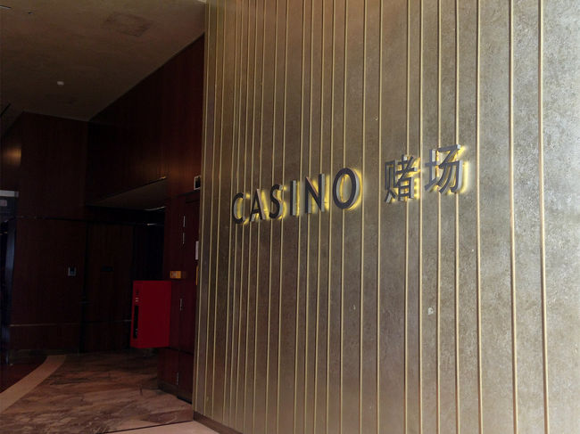 Let's casino!!!!!<br /><br />夕方、仕事が終わったダンナから電話があって、<br />「どこにいるの？」っていうから、<br />「夢の国」って答えておきました。<br /><br />その後、「お金がなくて帰れない…」って、<br />泣きついたのは言うまでもないですが。