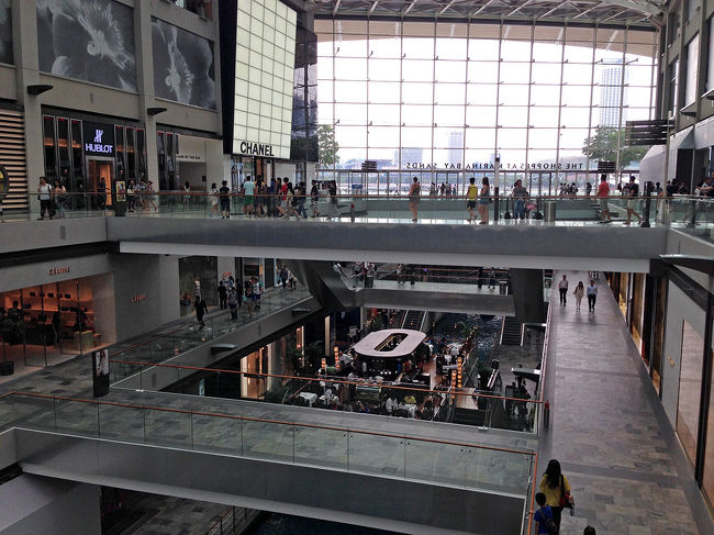 とりあえず、再びMBS。<br />ダンナの仕事できたので、他の方も一緒だったため、<br />ここで、各自各々好きなように時間を過ごそうというわけです。