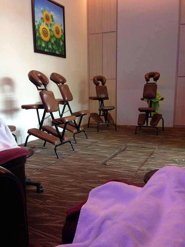 ランチ後は、マッサージ。<br />昨日も行った「Kenko」のMBS店。<br />全メニュー、通常より10S＄高くなってるのね。<br />やっぱ立地的に？<br /><br />でも、今回も本当に上手でした。<br /><br /><br /><br />この後はねぇ…<br />お察しの通り、<br />リベンジに行ってまいりましたよ。<br /><br />…勝てないねぇ。<br />取り返せないねぇ。<br />もう、絶対やらないから！！！！<br />と固く誓って、MBSとさようなら。