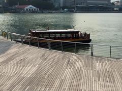 MBSから対岸のマーライオン公園までショート・クルーズに乗って移動。