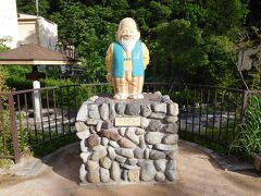 ホテルの隣には川治ふれあい公園があり、
川治温泉のキャラクター「かわじい」の像がある。