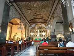フィリピン最古の教会の一つ、とのことです。今の建物は1790年に建てられたとのこと。