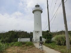 12:07
波照間灯台です。
以前は日本最南端の灯台でしたが、沖ノ鳥島に灯台が完成したので、最南端灯台の座を奪われてしまいました。