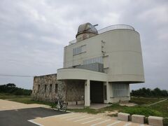 星観測タワーです。

波照間島は、南十字星が見える国内でも数少ない島なんです。
夜は星がきれいなんだろうなぁ。
