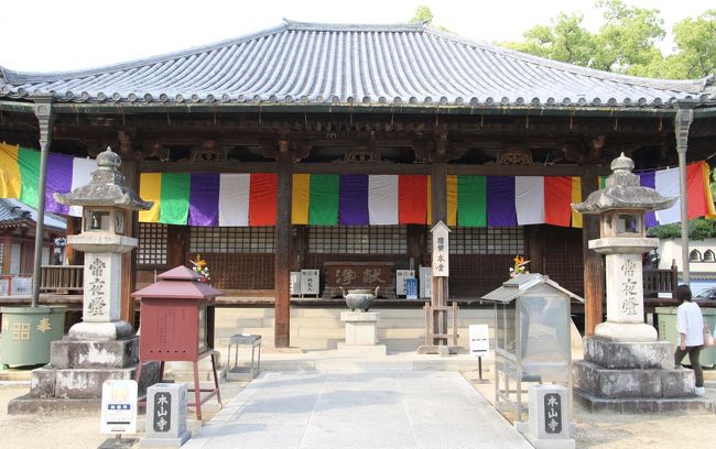 鎌倉時代創建の姿をとどめる本堂は国宝です。